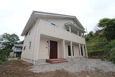 大屋根二世帯の家