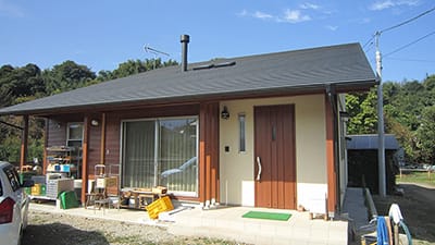 片流れ屋根の家